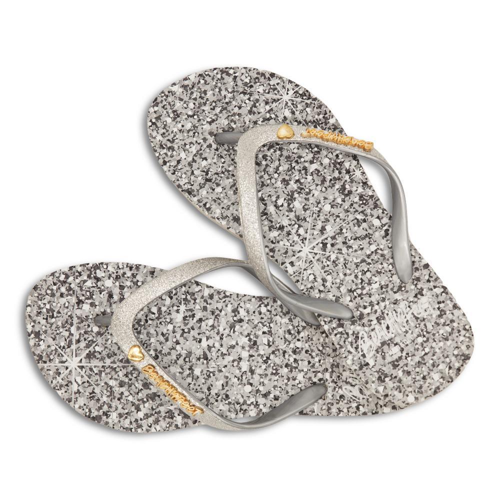 BeachyFeet® Silver Shimmer Women’s Flip Flops – Glitter Metallic Strap, Textured Footbed & Flexible Rubber Sole