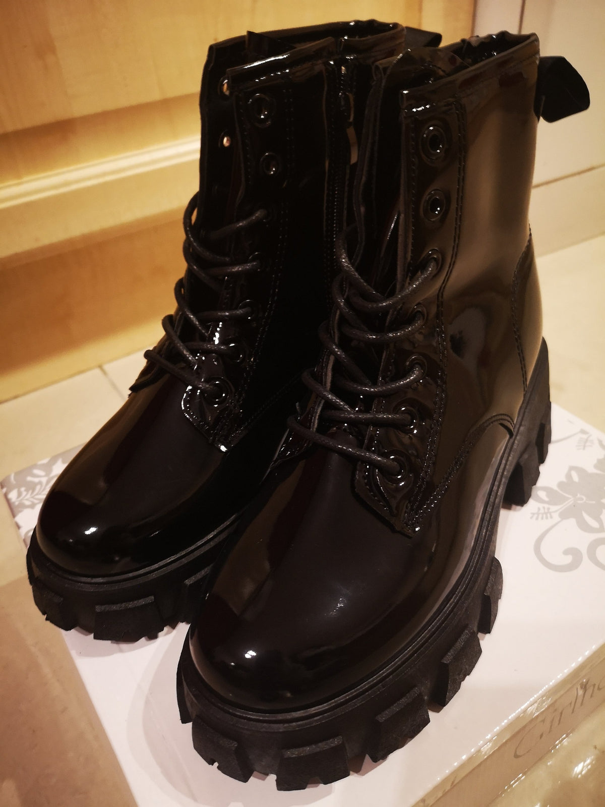 J5FASHION Black Lace-Up Chunky Ankle Boots – Cleated Patent Faux Leather Platform Boots