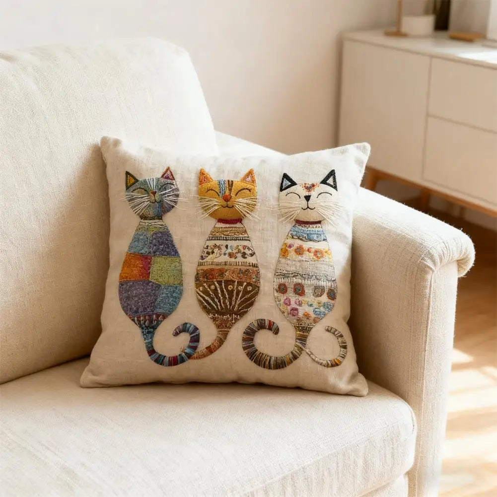 Cute Cat Pillow Cover 45×45cm, 2D Printed Three-Cat Cushion Case, Soft Short Plush Decorative Pillowcase for Sofa, Bed, Chair, Bedroom & Living Room Decor