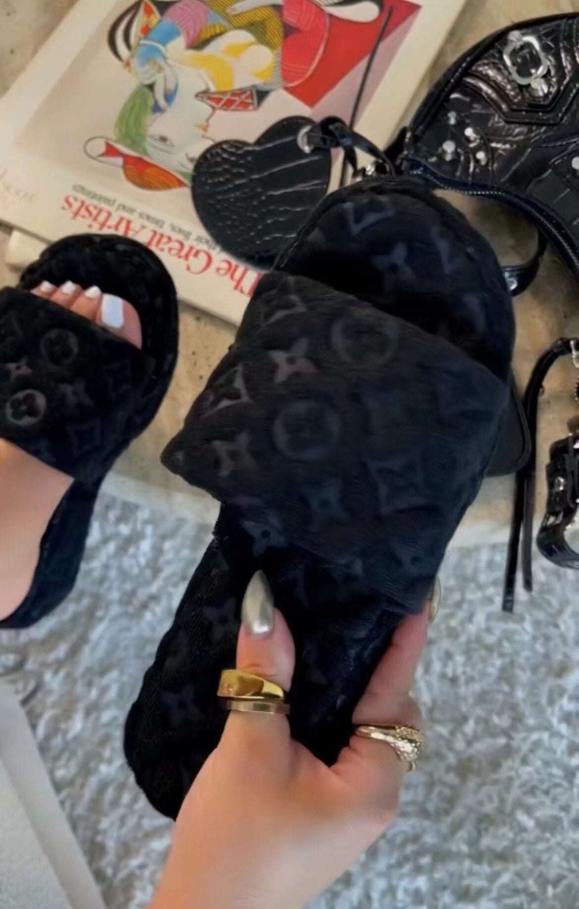 Women’s Flower Fur Slippers – Cozy Plush Slide Sandals with Fluffy Floral Design, Casual Indoor & Outdoor Footwear