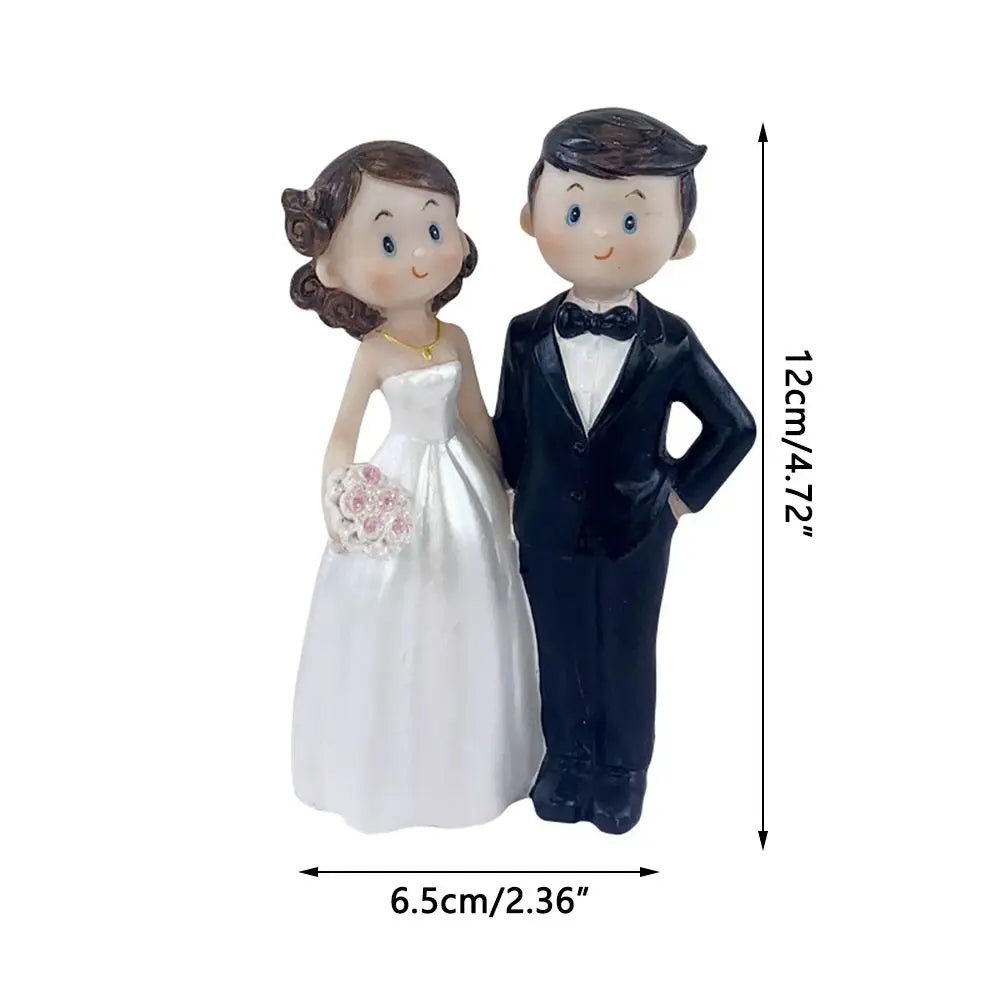 Cartoon Bride & Groom Resin Cake Topper – Cute Wedding Couple Figurine for Wedding Decor, Valentine’s Day & Party