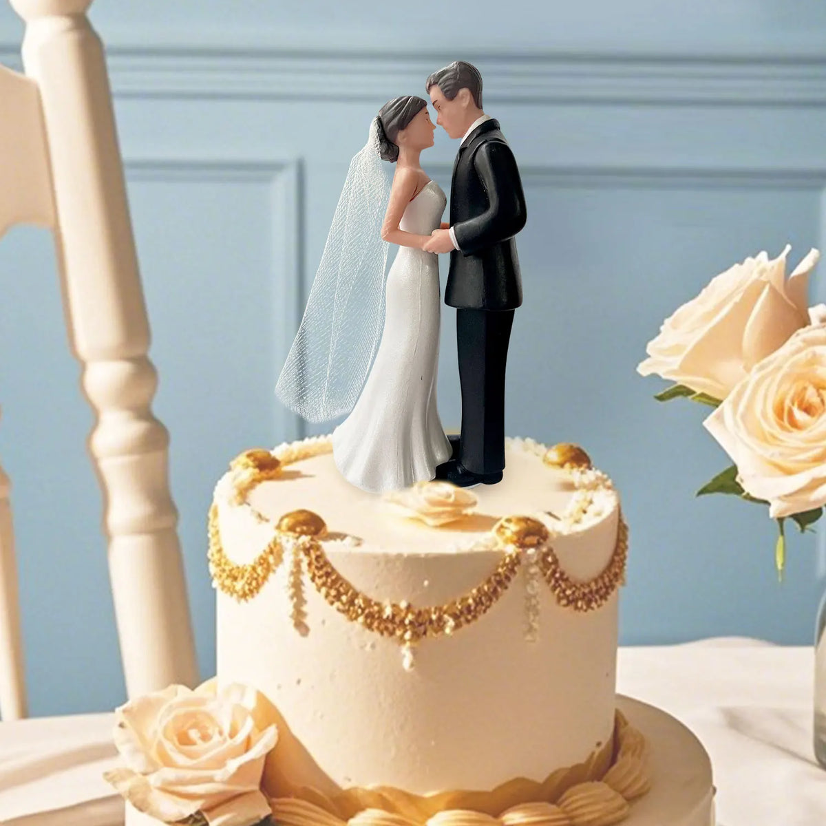 Bride & Groom Wedding Cake Topper with Veil – 4.33" Elegant Plastic Cake Decoration for Wedding, Engagement, Bridal Shower & Anniversary