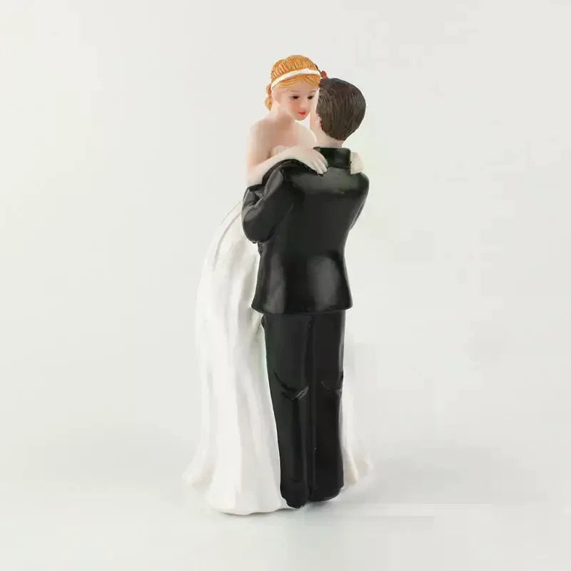 Romantic Resin Couple Wedding Cake Topper – Elegant Bride & Groom Figurine for Wedding, Anniversary & Engagement Decor