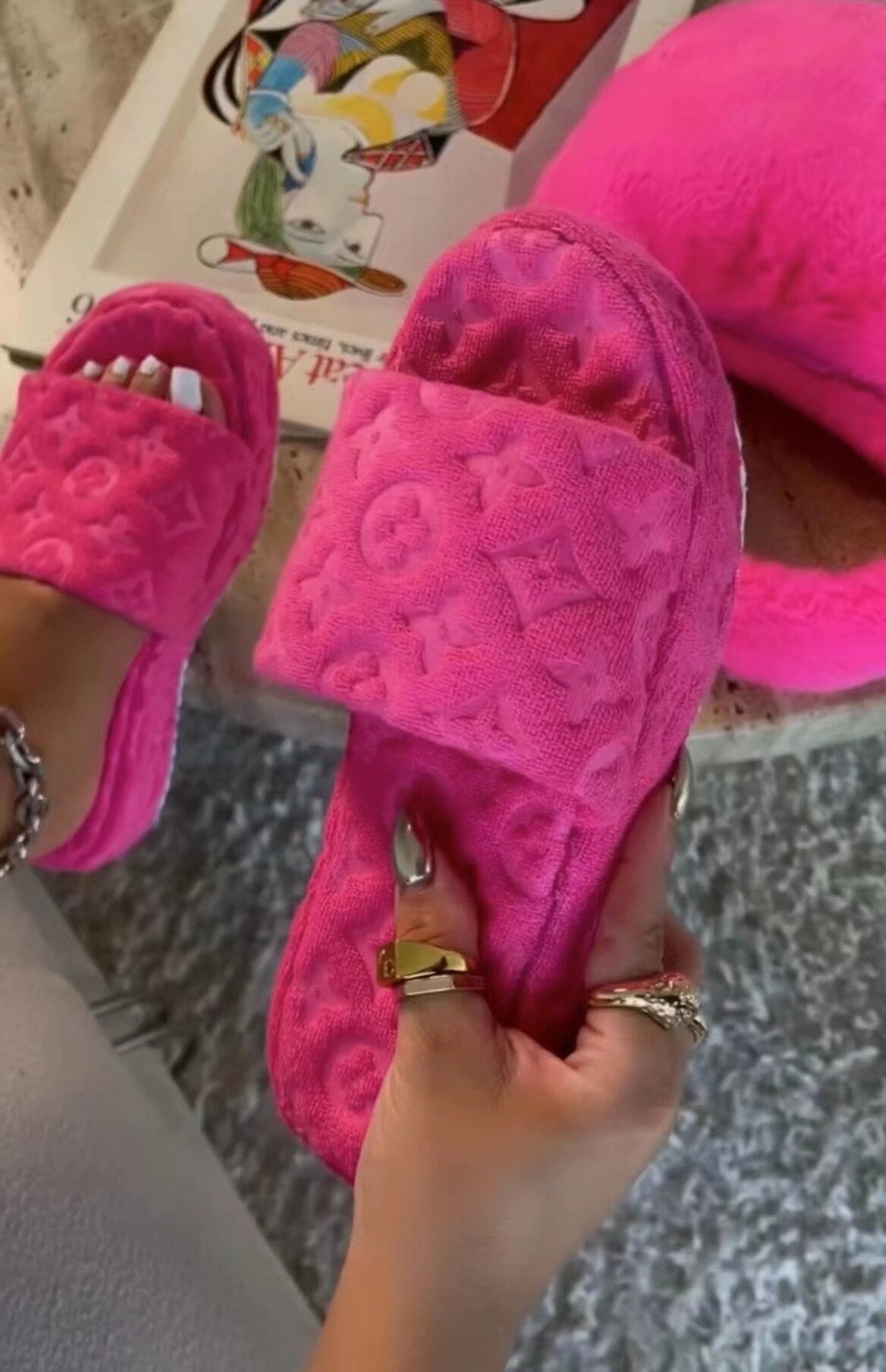 Women’s Flower Fur Slippers – Cozy Plush Slide Sandals with Fluffy Floral Design, Casual Indoor & Outdoor Footwear