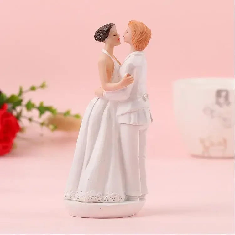 Bride & Groom Wedding Cake Topper Figurines, 13cm Romantic Resin Wedding Cake Decoration, Funny Bride and Groom Dolls for Wedding, Engagement, Anniversary & Party