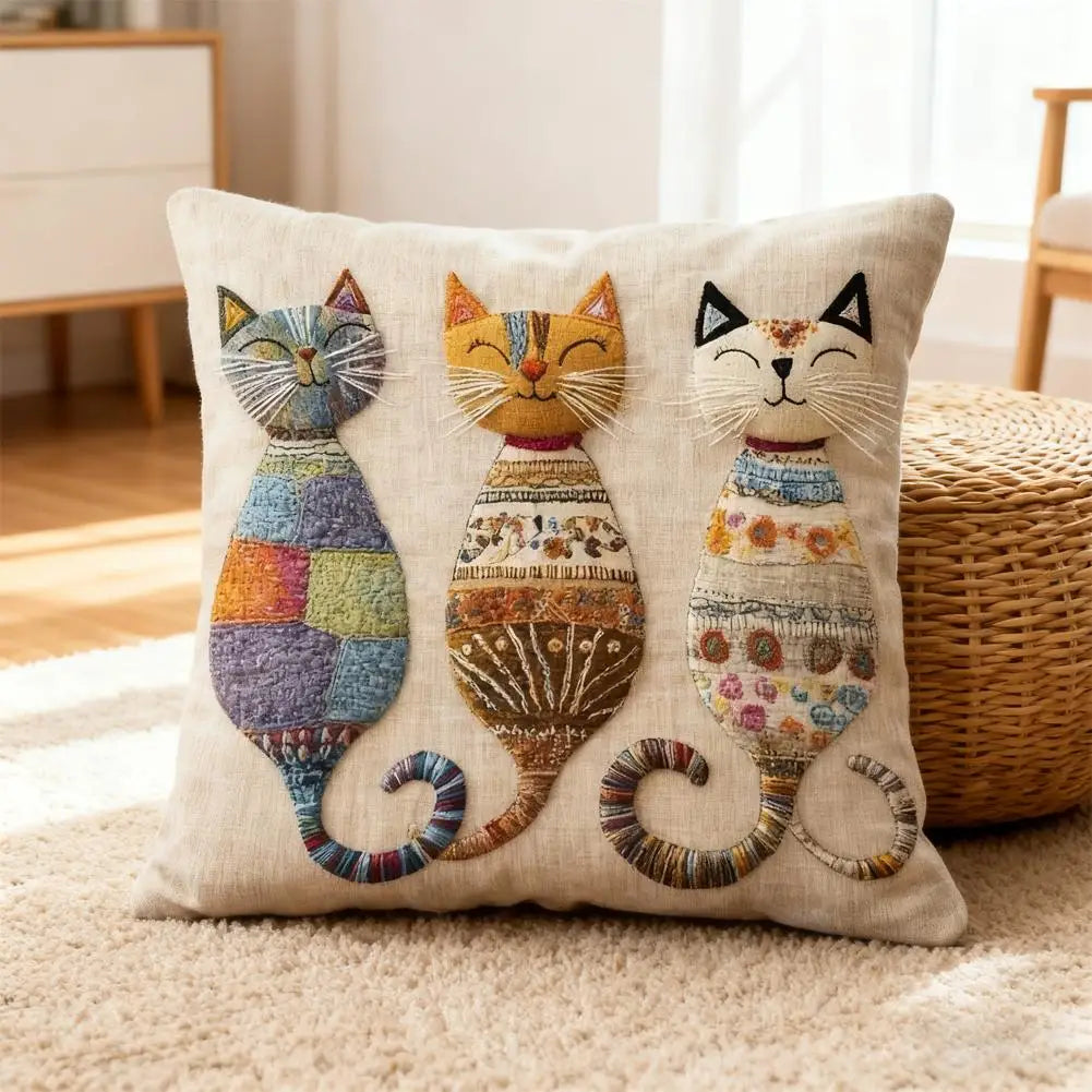 Cute Cat Pillow Cover 45×45cm, 2D Printed Three-Cat Cushion Case, Soft Short Plush Decorative Pillowcase for Sofa, Bed, Chair, Bedroom & Living Room Decor