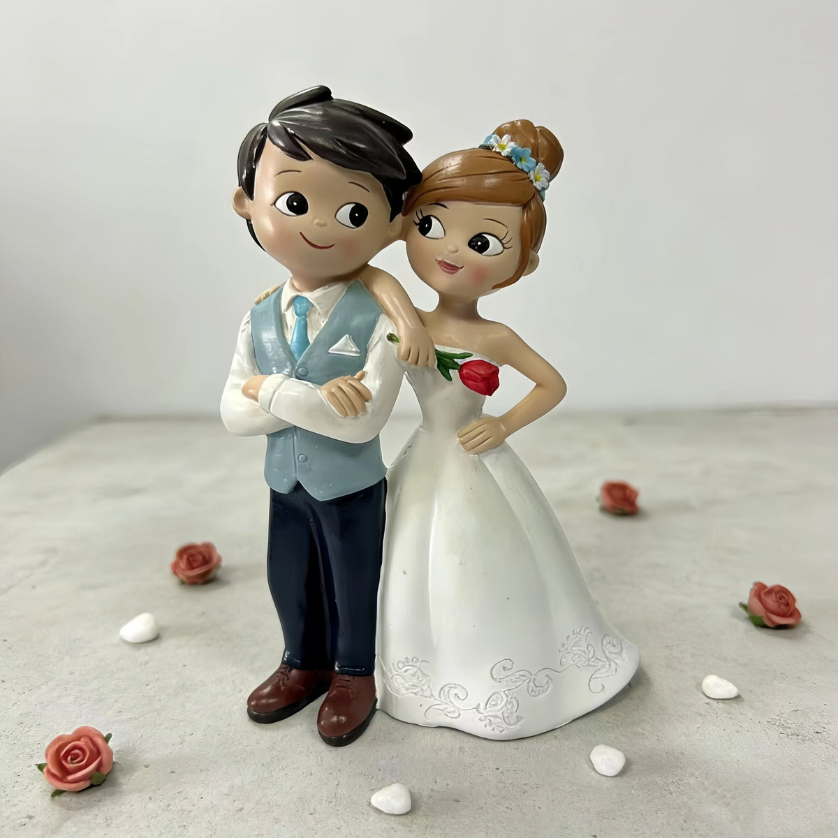 Romantic Wedding Couple Figurine – Resin Bride & Groom Cake Topper, Wedding Decor & Bridal Shower Gift