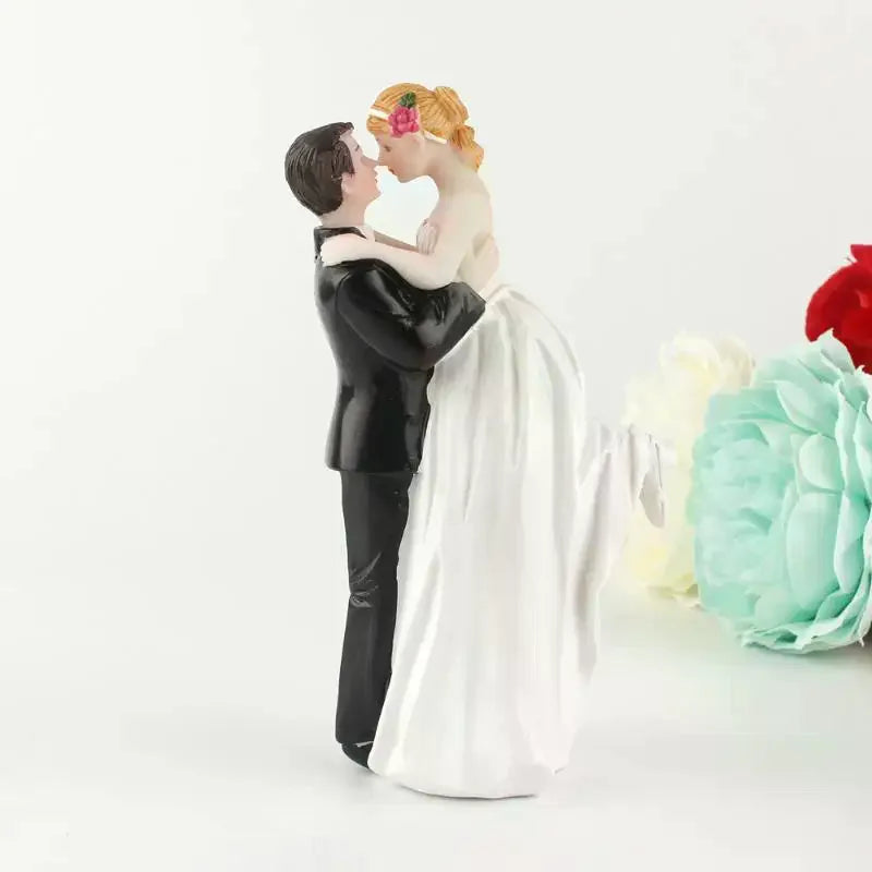 Romantic Resin Couple Wedding Cake Topper – Elegant Bride & Groom Figurine for Wedding, Anniversary & Engagement Decor
