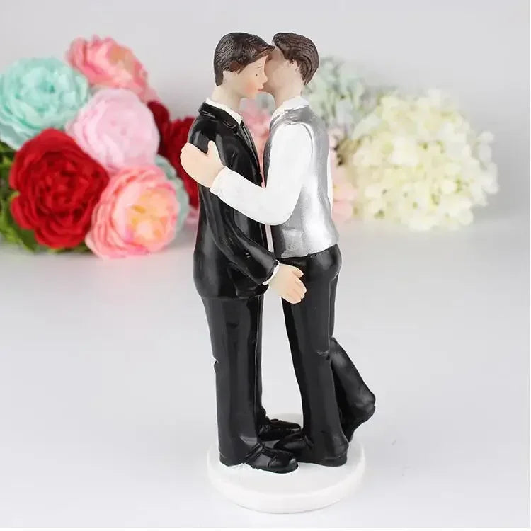 Bride & Groom Wedding Cake Topper Figurines, 13cm Resin Bride and Groom Cake Decorations, Cute Funny Wedding Cake Topper for Wedding, Anniversary, Engagement & Party