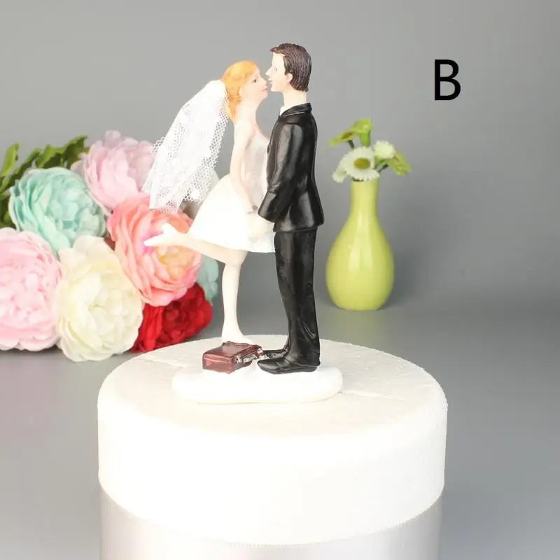 Romantic Resin Couple Wedding Cake Topper – Elegant Bride & Groom Figurine for Wedding, Anniversary & Engagement Decor