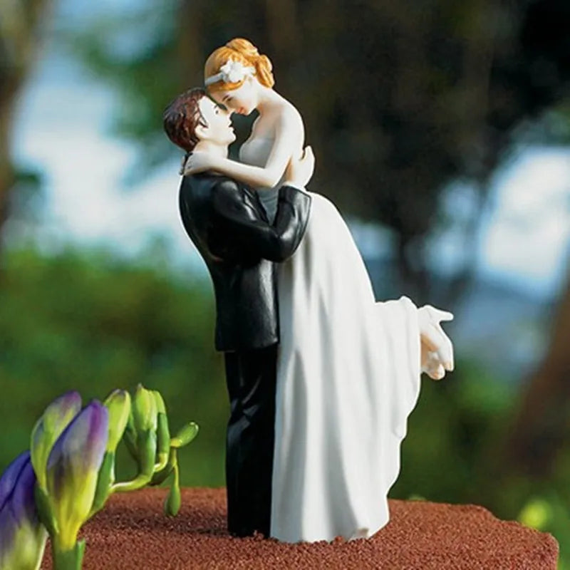 The Look of Love Bride & Groom Wedding Cake Topper, Romantic Resin Couple Figurine Decoration, 8–15cm Wedding Cake Topper for Engagement, Birthday & Celebration Decor