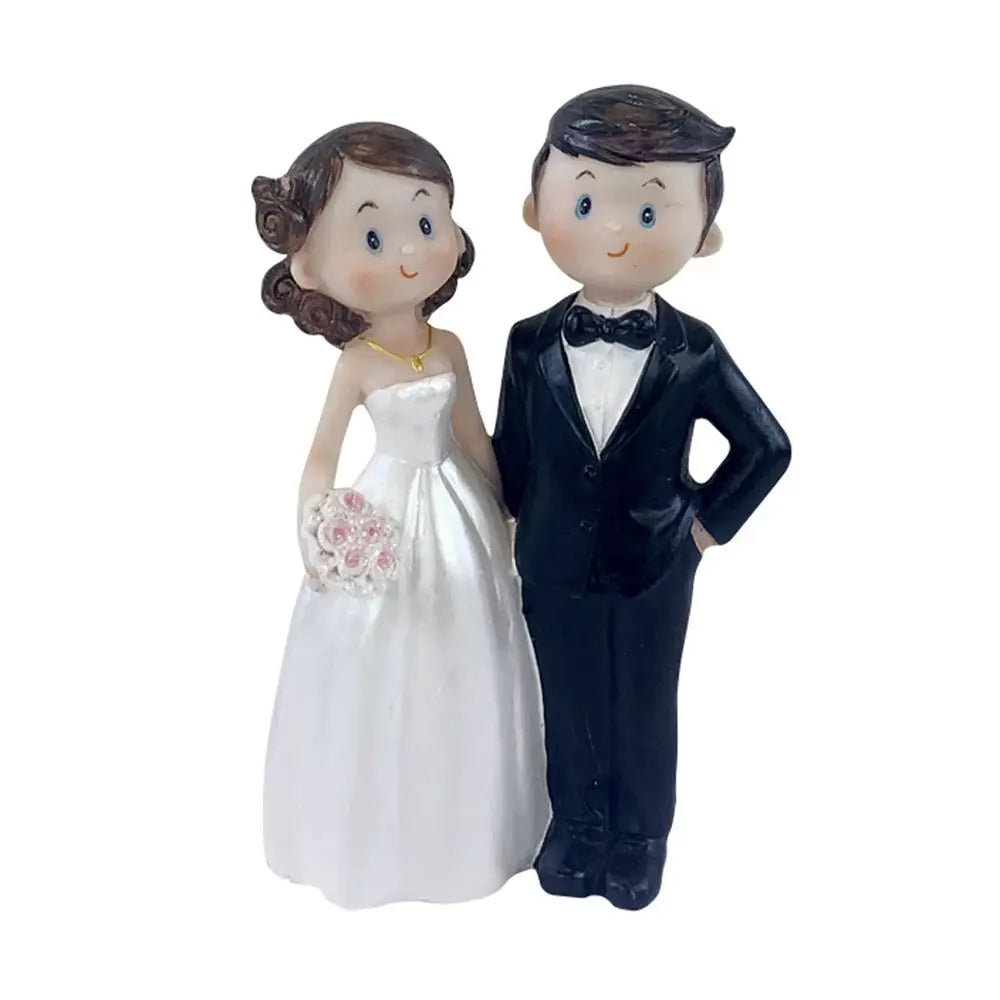 Cartoon Bride & Groom Resin Cake Topper – Cute Wedding Couple Figurine for Wedding Decor, Valentine’s Day & Party