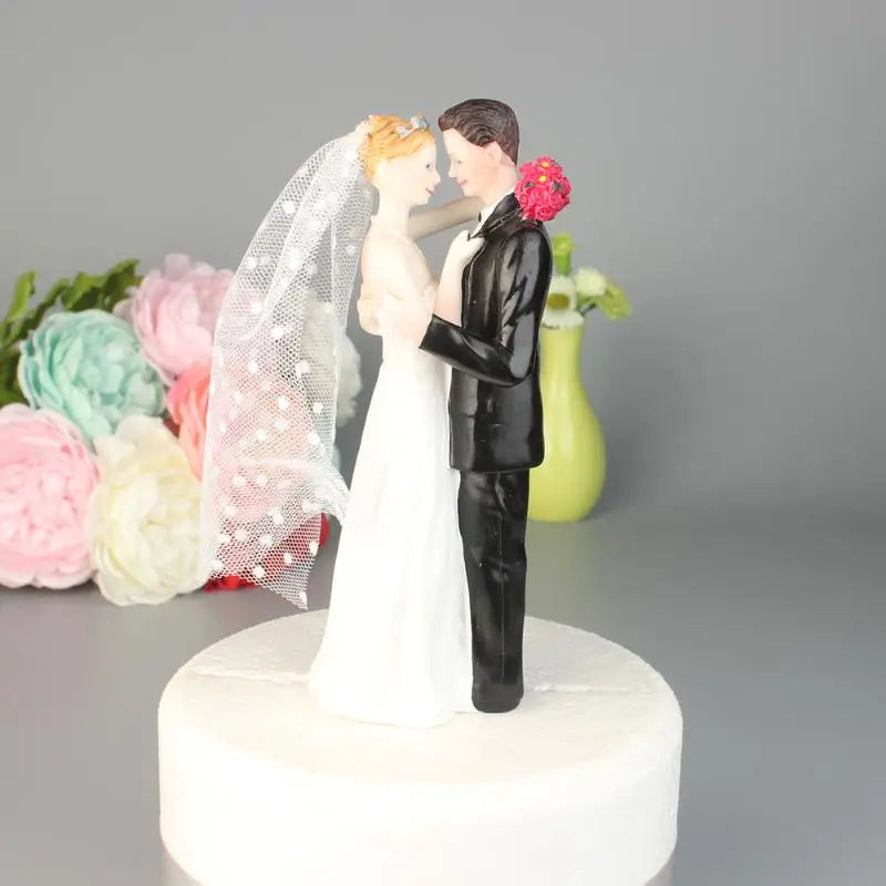 Romantic Resin Couple Wedding Cake Topper – Elegant Bride & Groom Figurine for Wedding, Anniversary & Engagement Decor