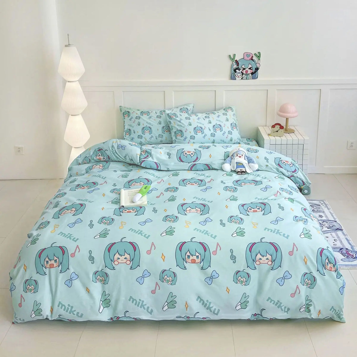Miku Anime Bedding Set – 4-Piece Cartoon Duvet Cover, Bed Sheet & Pillowcase Set, Cute Japanese-Inspired Bedding for Bedroom & Dorm