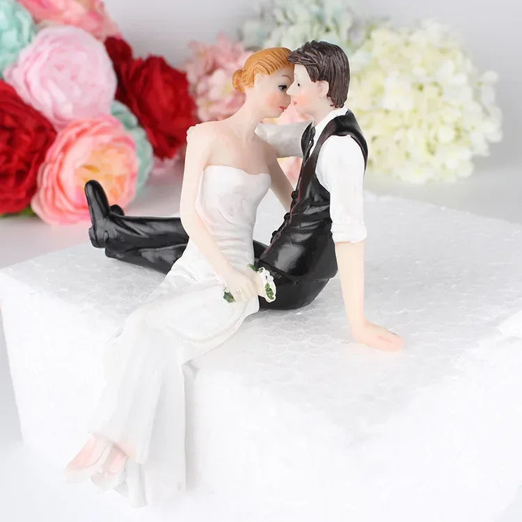 Bride & Groom Wedding Cake Topper Figurines, 13cm Resin Bride and Groom Cake Decorations, Cute Funny Wedding Cake Topper for Wedding, Anniversary, Engagement & Party