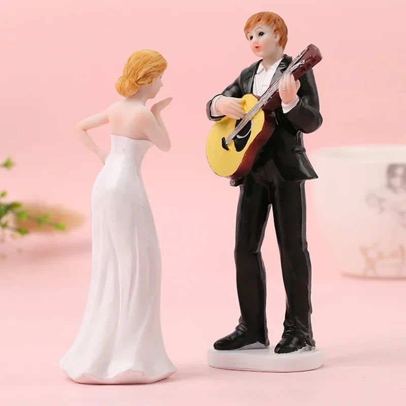 Bride & Groom Wedding Cake Topper Figurines, 13cm Resin Bride and Groom Cake Decorations, Cute Funny Wedding Cake Topper for Wedding, Anniversary, Engagement & Party
