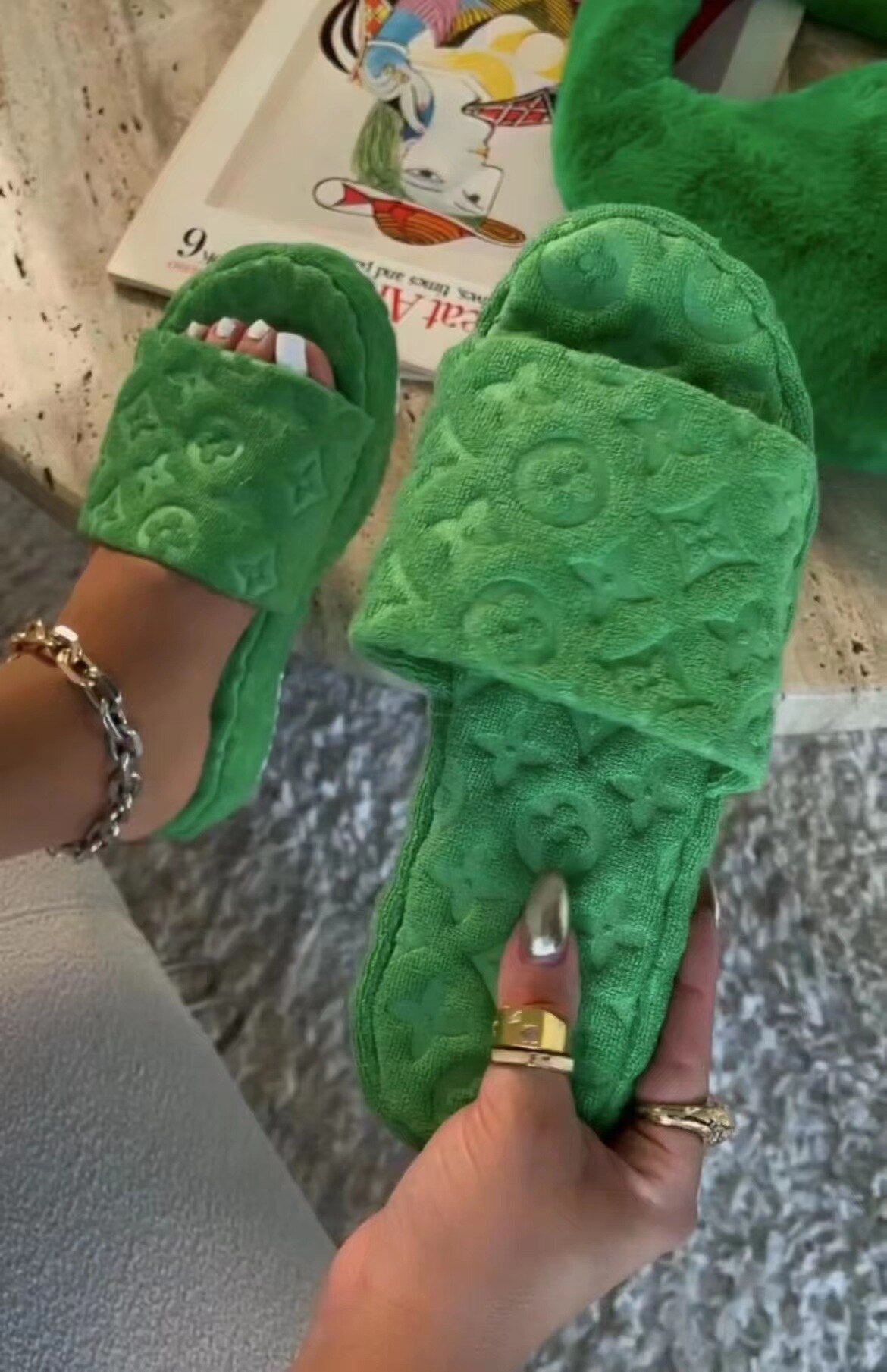 Women’s Flower Fur Slippers – Cozy Plush Slide Sandals with Fluffy Floral Design, Casual Indoor & Outdoor Footwear