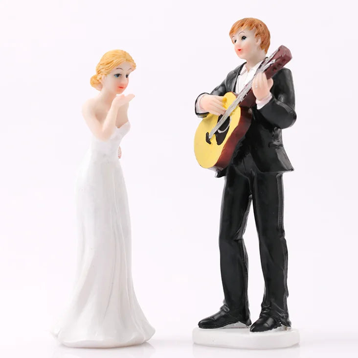 The Look of Love Bride & Groom Wedding Cake Topper, Romantic Resin Couple Figurine Decoration, 8–15cm Wedding Cake Topper for Engagement, Birthday & Celebration Decor