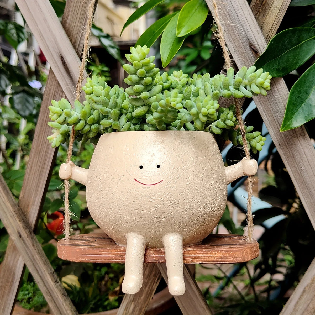 Hanging Resin Planter Pot, Rustic Smiling Face Succulent Plant Holder with Swing Base, Round Vintage Decorative Planter for Indoor & Outdoor Garden, Home & Patio Decor