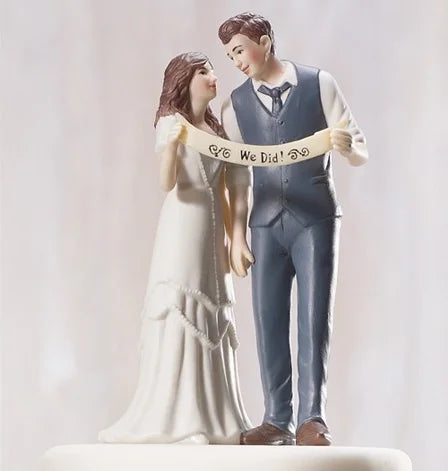 The Look of Love Bride & Groom Wedding Cake Topper, Romantic Resin Couple Figurine Decoration, 8–15cm Wedding Cake Topper for Engagement, Birthday & Celebration Decor