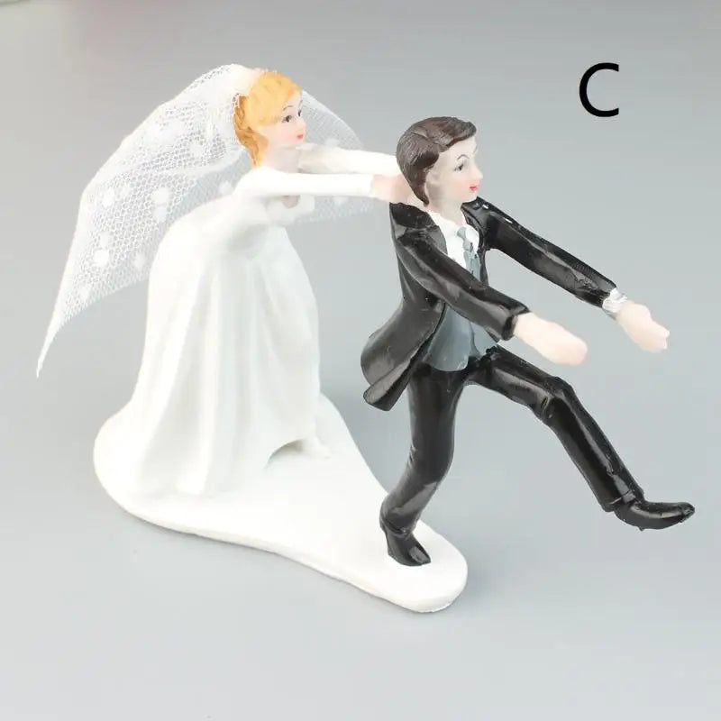 Romantic Resin Couple Wedding Cake Topper – Elegant Bride & Groom Figurine for Wedding, Anniversary & Engagement Decor