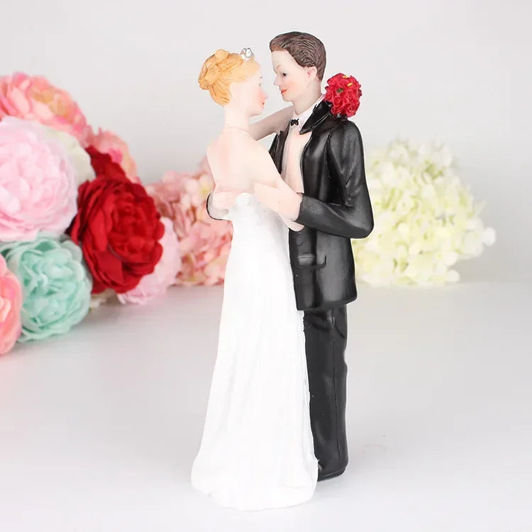 Bride & Groom Wedding Cake Topper Figurines, 13cm Resin Bride and Groom Cake Decorations, Cute Funny Wedding Cake Topper for Wedding, Anniversary, Engagement & Party