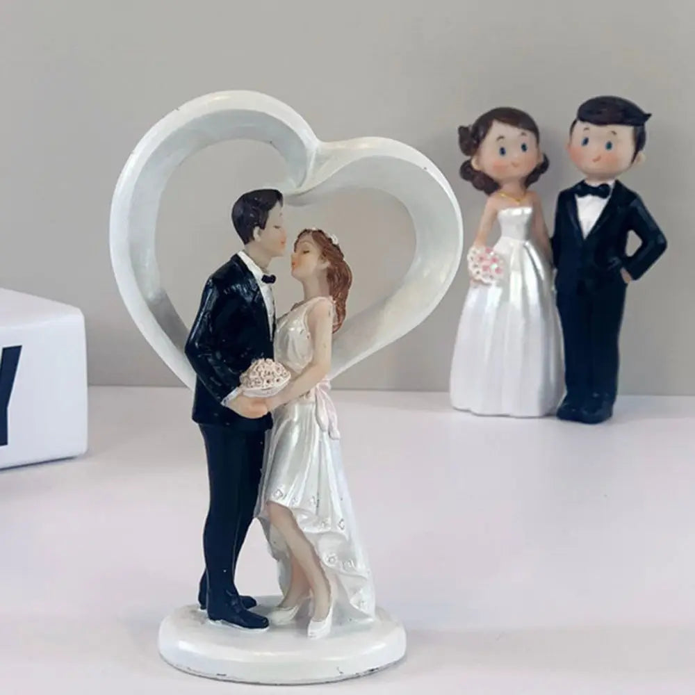 Cartoon Bride & Groom Resin Cake Topper – Cute Wedding Couple Figurine for Wedding Decor, Valentine’s Day & Party