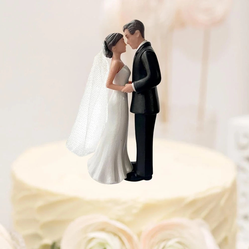 Bride & Groom Cake Topper – Romantic Resin Couple Figurines for Wedding Cakes, Anniversaries & Party Decor